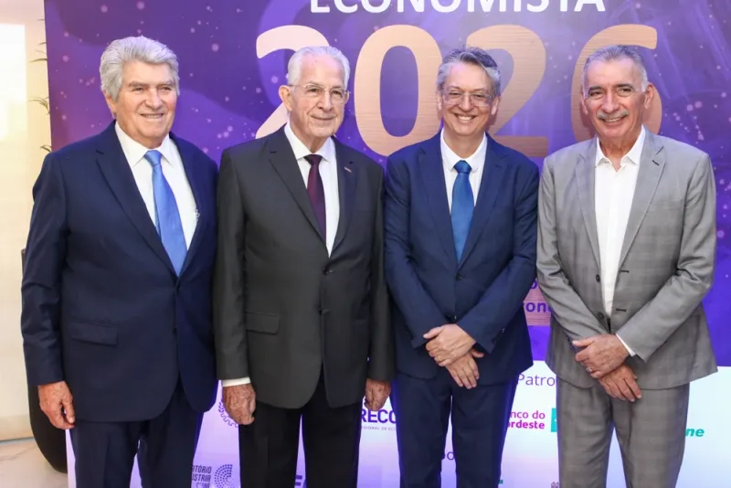 NOVO CICLO - Célio Fernando toma posse na presidência da Academia Cearense de Economia