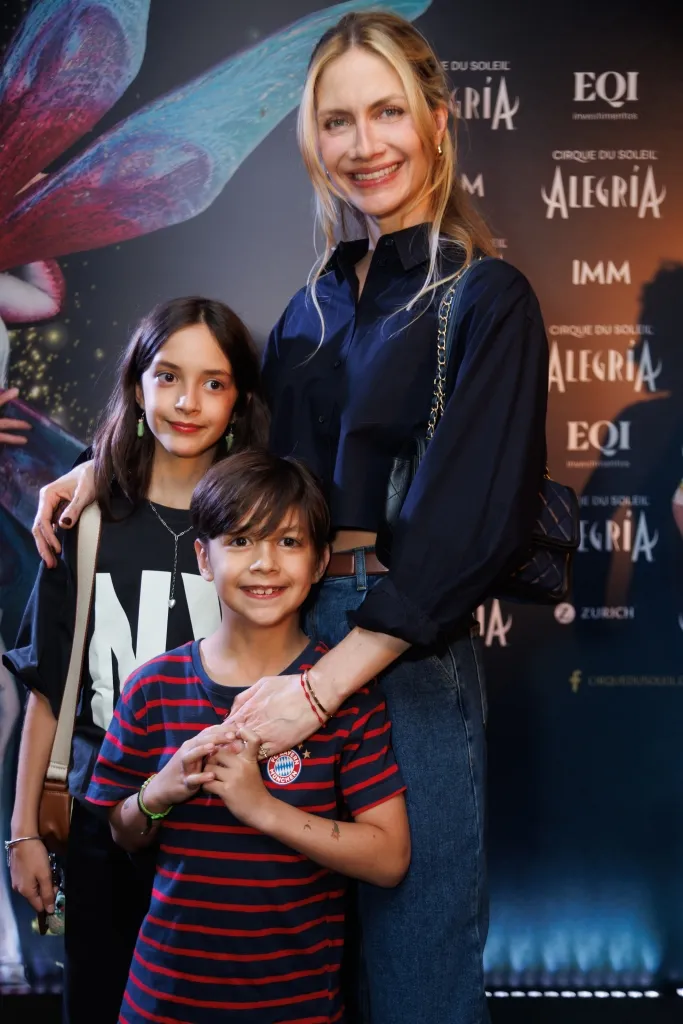 Ana Claudia Michels, Iolanda E Santiago