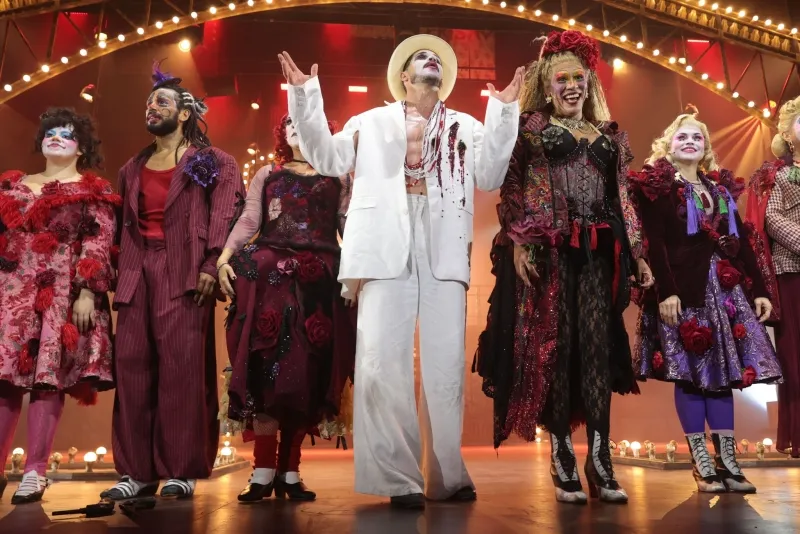 Clássico Brasileiro - Tony Ramos, Dira Paes e Edson Celulari prestigiam a pré-estreia da nova montagem de “Ópera do Malandro” no Rio de Janeiro