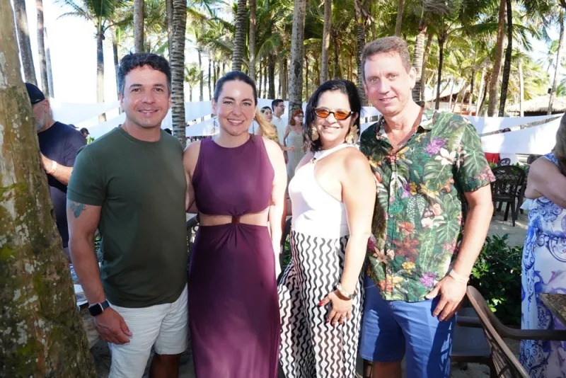 Pé na areia - Marcos Lessa embala tarde de samba à beira-mar no Beach Park
