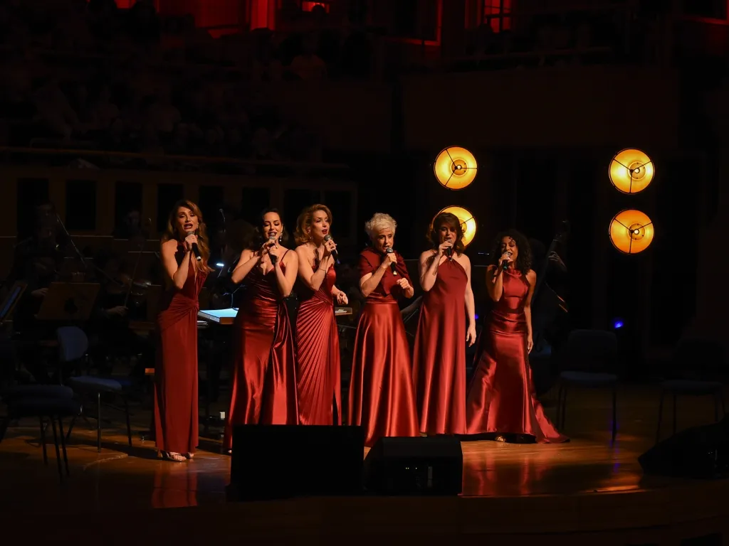 Bruna Guerin, Giulia Nadruz, Kiara Sasso, Soraya Ranvele, Alessandra Maestrini E Samantha Schmutz 1436
