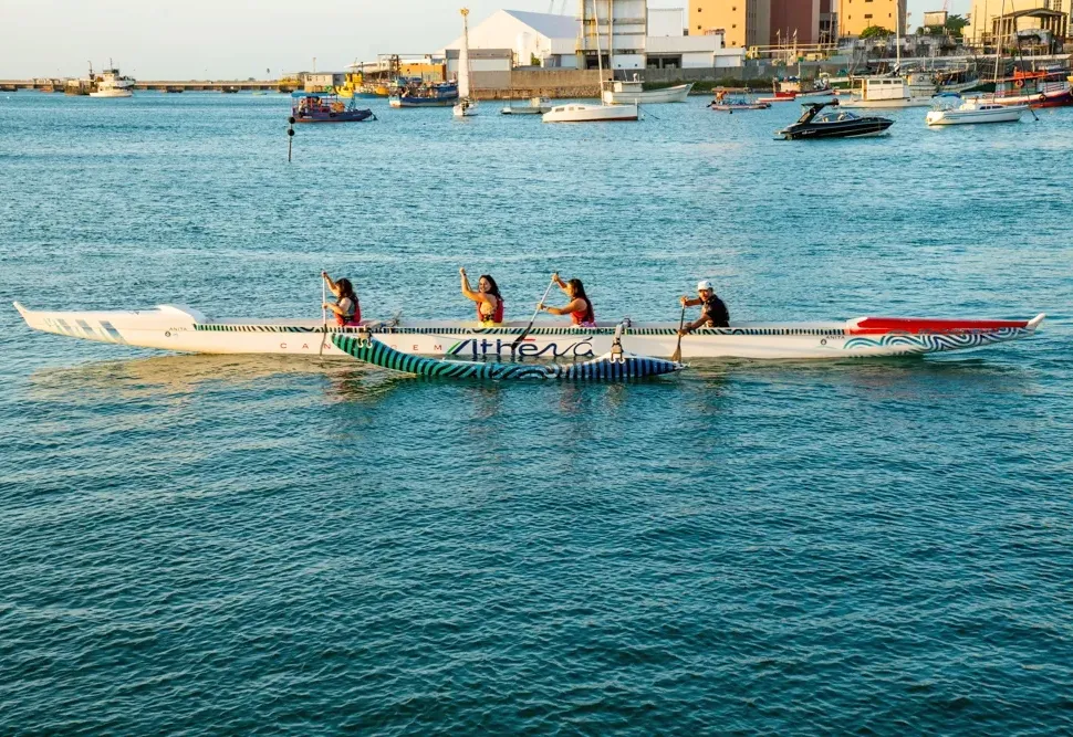 Athēná realiza oficina que une jovens ao mar por meio do esporte, ciência e inclusão
