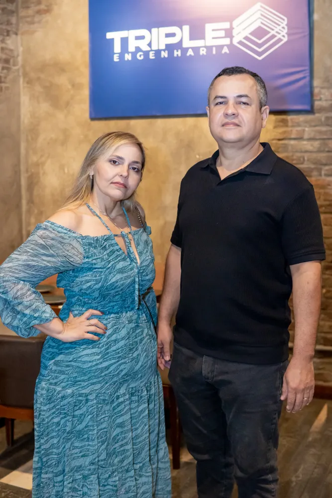 Carolina Falcão E Júnior Paz
