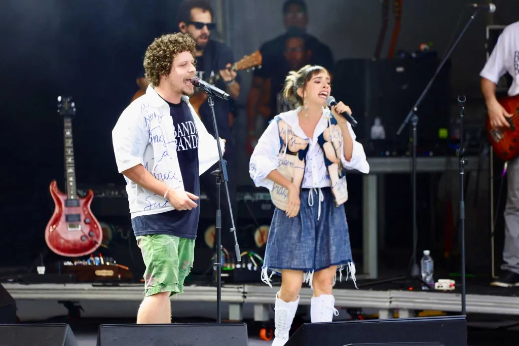 Chico Chico E Juliana Linhares