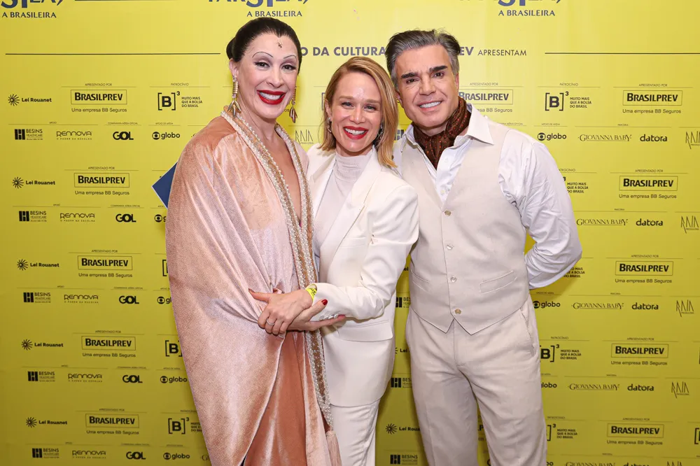 Mariana Ximenes prestigia Claudia Raia e Jarbas Homem de Mello na despedida de “Tarsila, a Brasileira” do Theatro Municipal do Rio de Janeiro