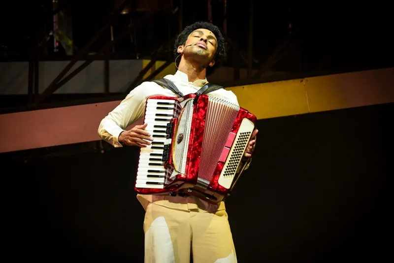 Ícone da MPB - Musical “Gil – Andar com Fé” apresenta ao público os primeiros trechos da montagem dedicada a Gilberto Gil