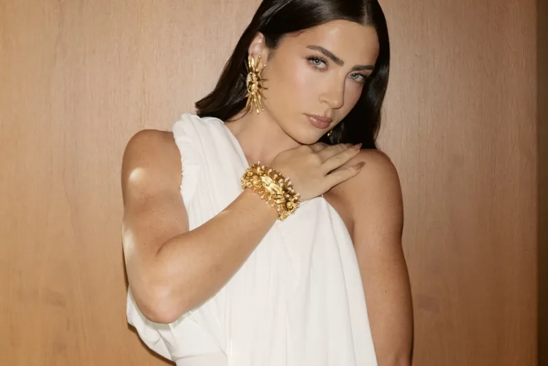 FASHION MOMENT - Jade Picon aposta em Christopher Esber e joias Schiaparelli para lançamento de sua marca em São Paulo