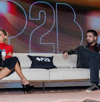 Deborah Secco e João Silva discutem reinvenção profissional durante programação do SP2B