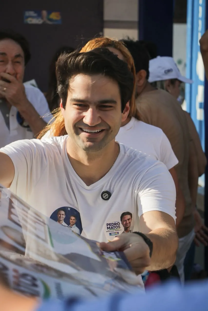 Pedro Matos abre campanha à Câmara com adesivaço — e Ciro na camisa