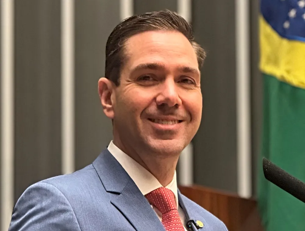 Projeto de Eduardo Bismarck simplifica regularização de meios de hospedagem