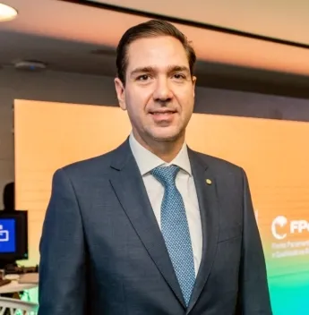 Eduardo Bismarck reforça a defesa do marco regulatório da IA no Congresso