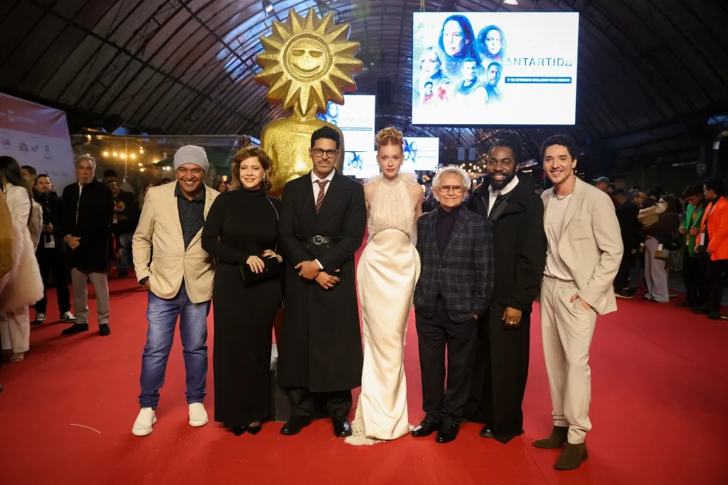 Elenco De Antártida