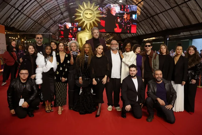 Grandes encontros - Festival de Cinema de Gramado: tapete vermelho, Calçada da Fama e estreia do filme Pele de Rinoceronte marcam a terceira noite