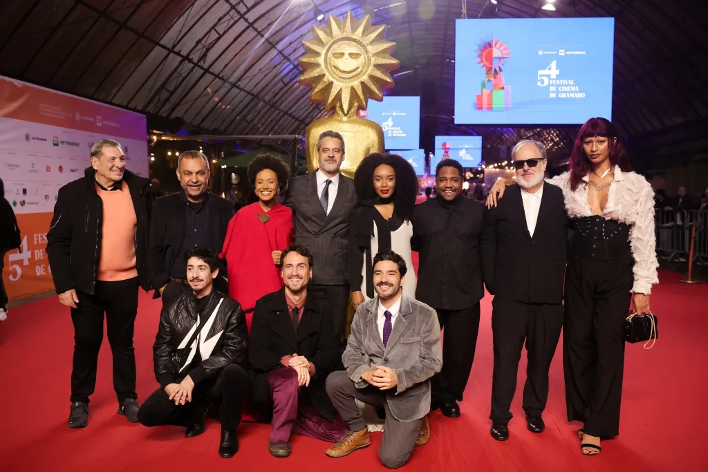 Elenco Do Filme “justino Nos Bastidores Do Reino” (1)