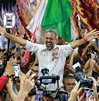 Elmano reúne lideranças políticas do Ceará e reforça base de apoio à reeleição