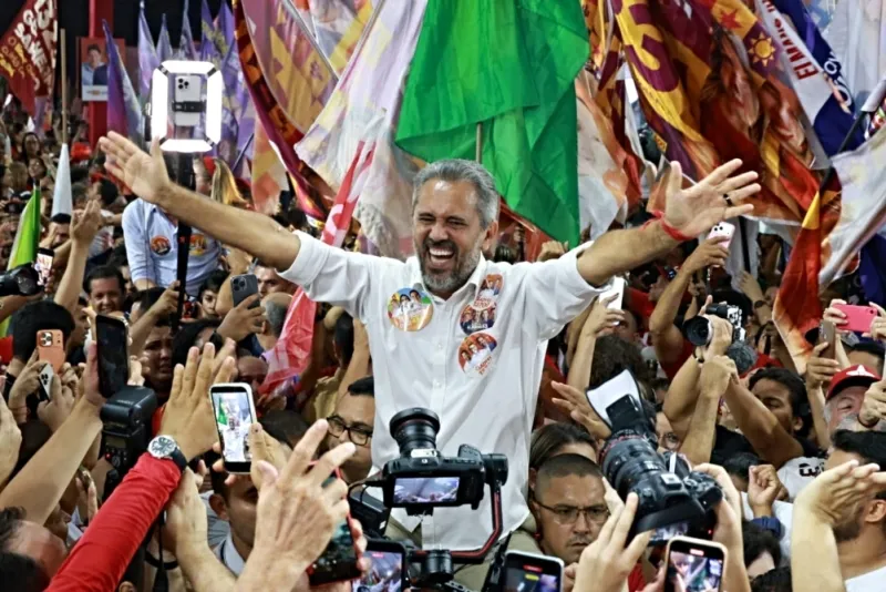 ARTICULAÇÃO E UNIDADE - Elmano reúne lideranças políticas do Ceará e reforça base de apoio à reeleição