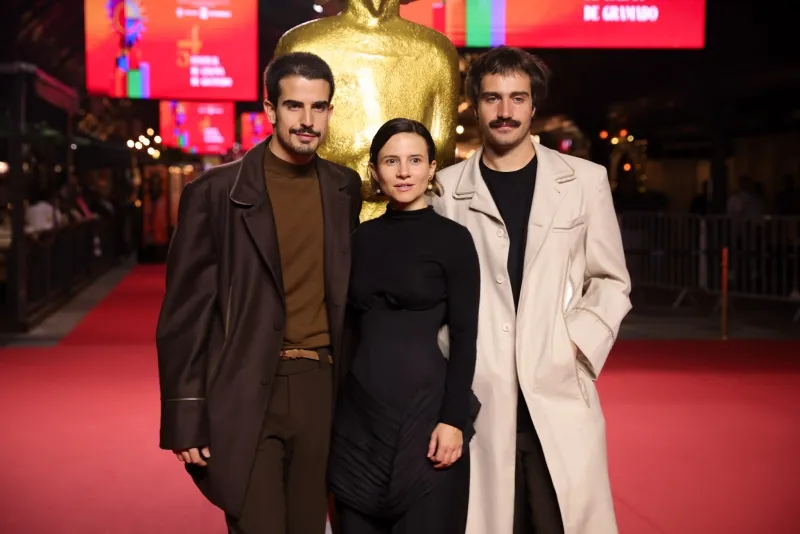 Cinema brasileiro - Enzo Celulari e Bianca Comparato participam de noite marcada por estreias e homenagens no Festival de Gramado
