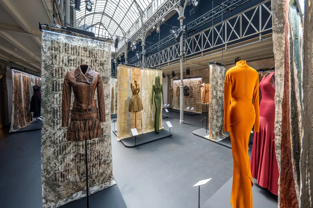 Exposição Azzedine Alaia