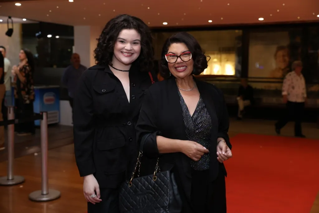Fabiana Karla Com Filha Laura Simões