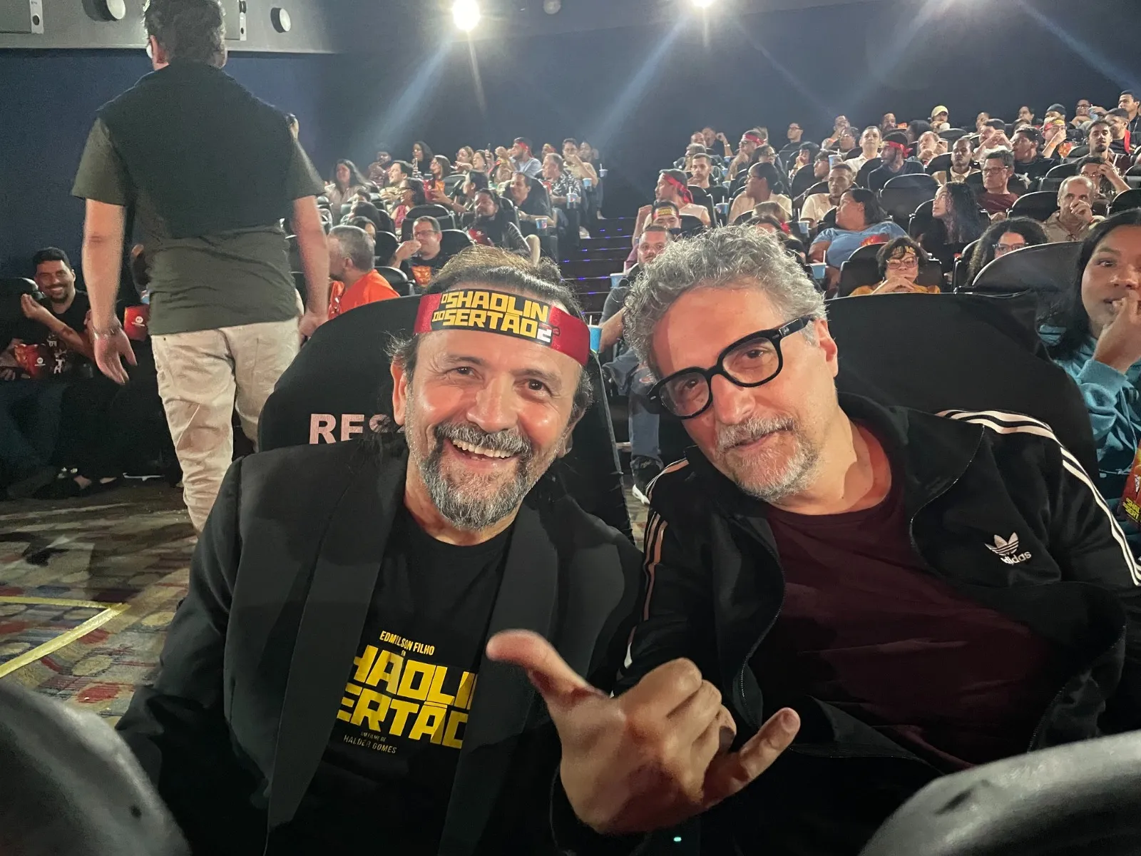 Pré-estreia do filme “Shaolin do Sertão II” reúne Halder Gomes e Kleber Mendonça Filho em Recife