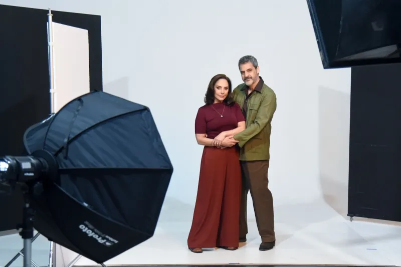 primeiras imagens - Heloisa Périssé, Hugo Bonemer e Bruno Garcia revelam caracterização para viver a família Paiva no musical “Feliz Ano Velho”
