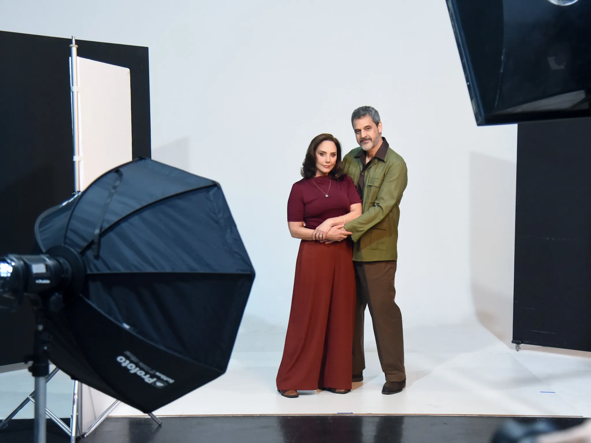Heloisa Périssé, Hugo Bonemer e Bruno Garcia revelam caracterização para viver a família Paiva no musical “Feliz Ano Velho”