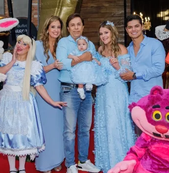 Antonella, neta de Tom Cavalcante, celebra 1 ano em festa inspirada no País das Maravilhas em São Paulo