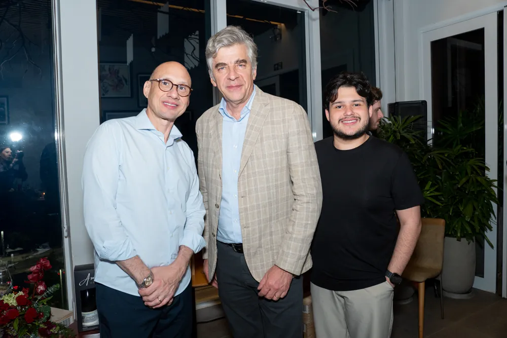 Don Melchor reúne convidados em experiência no rooftop do Hotel Praiano