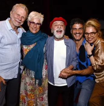 Maitê Proença e Mateus Solano prestigiam a estreia carioca de Renato Borghi e Soraya Ravenle em “Minha Estrela Dalva”