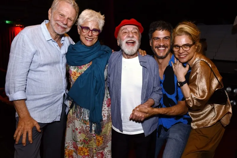 Maitê Proença e Mateus Solano prestigiam a estreia carioca de Renato Borghi e Soraya Ravenle em “Minha Estrela Dalva”