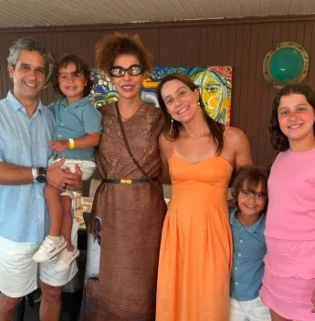 José Carneiro Filho recebe Vanessa da Mata em almoço no Iate Clube de Fortaleza