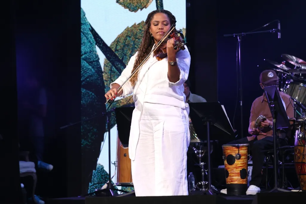 Juliane Souza, Concertina, Se Apresenta 10