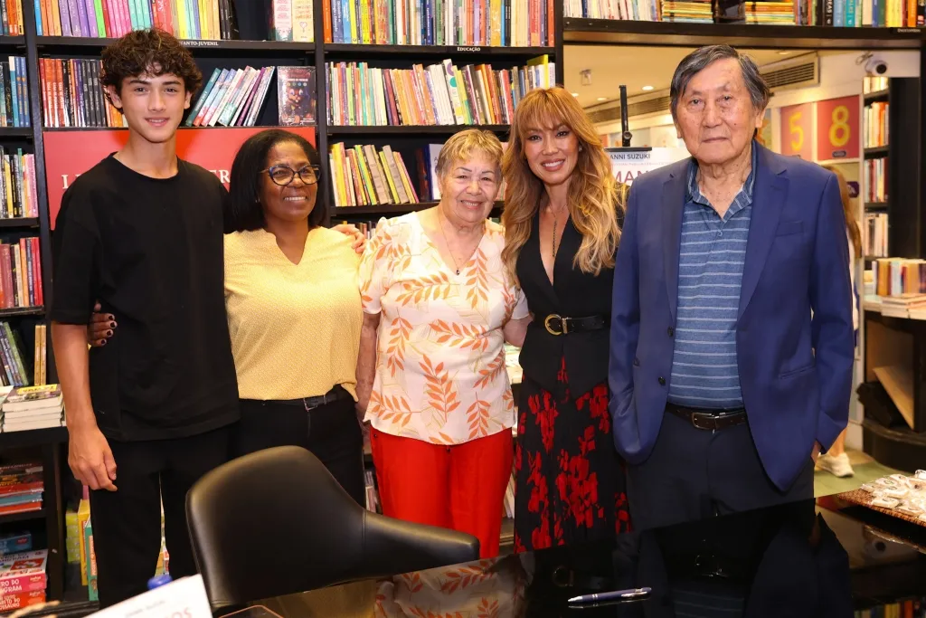 Kauai (filho), Maria Barros (assistente), Suzette Amaral (segunda Mae), Danni E Hirosi Suzuki (pai) 1