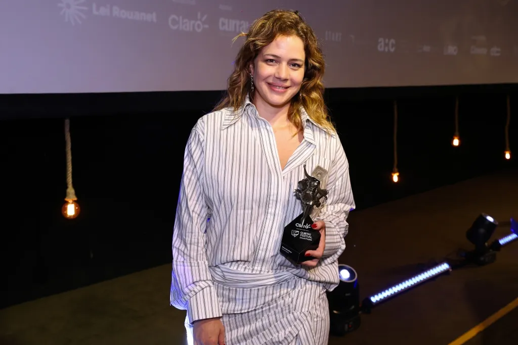 Leandra Leal Recebe O Prêmio Pelo Longa “nome Proprio” De Murilo Salles 1