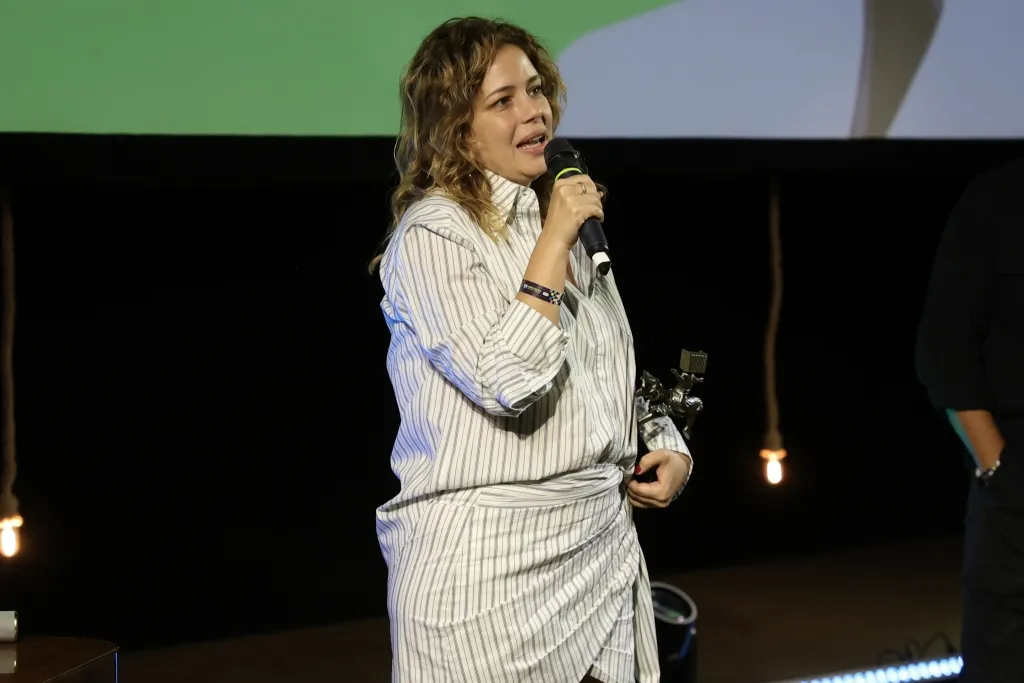 Leandra Leal Recebe O Prêmio Pelo Longa “nome Proprio” De Murilo Salles 4