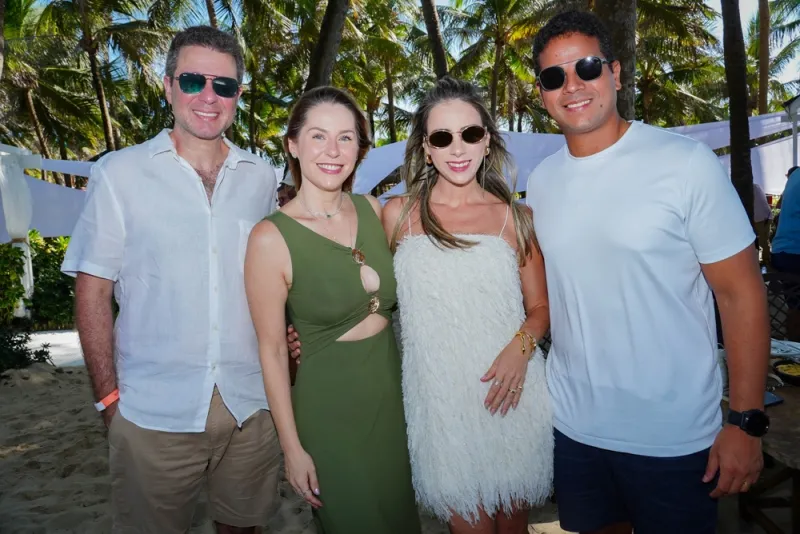 Pé na areia - Marcos Lessa embala tarde de samba à beira-mar no Beach Park