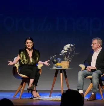 Lígia Vargas estreia o “Conversas Fora do Mapa” e leva debates sobre cultura ao Teatro Laura Alvim