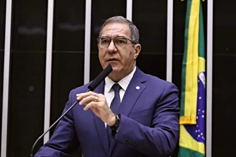 SEGURANÇA JURÍDICA - Luiz Gastão apresenta projeto visando regularizar barracas da Praia do Futuro