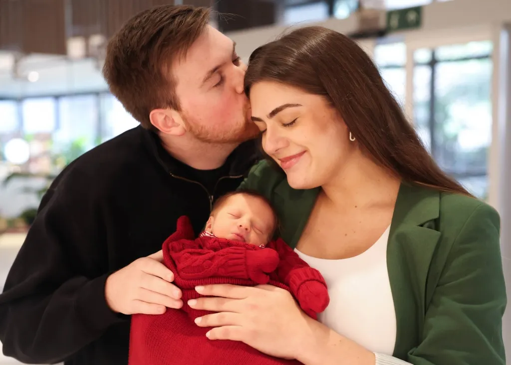 Luma César E Ed Beccle Deixam Maternidade Com Filho (3)