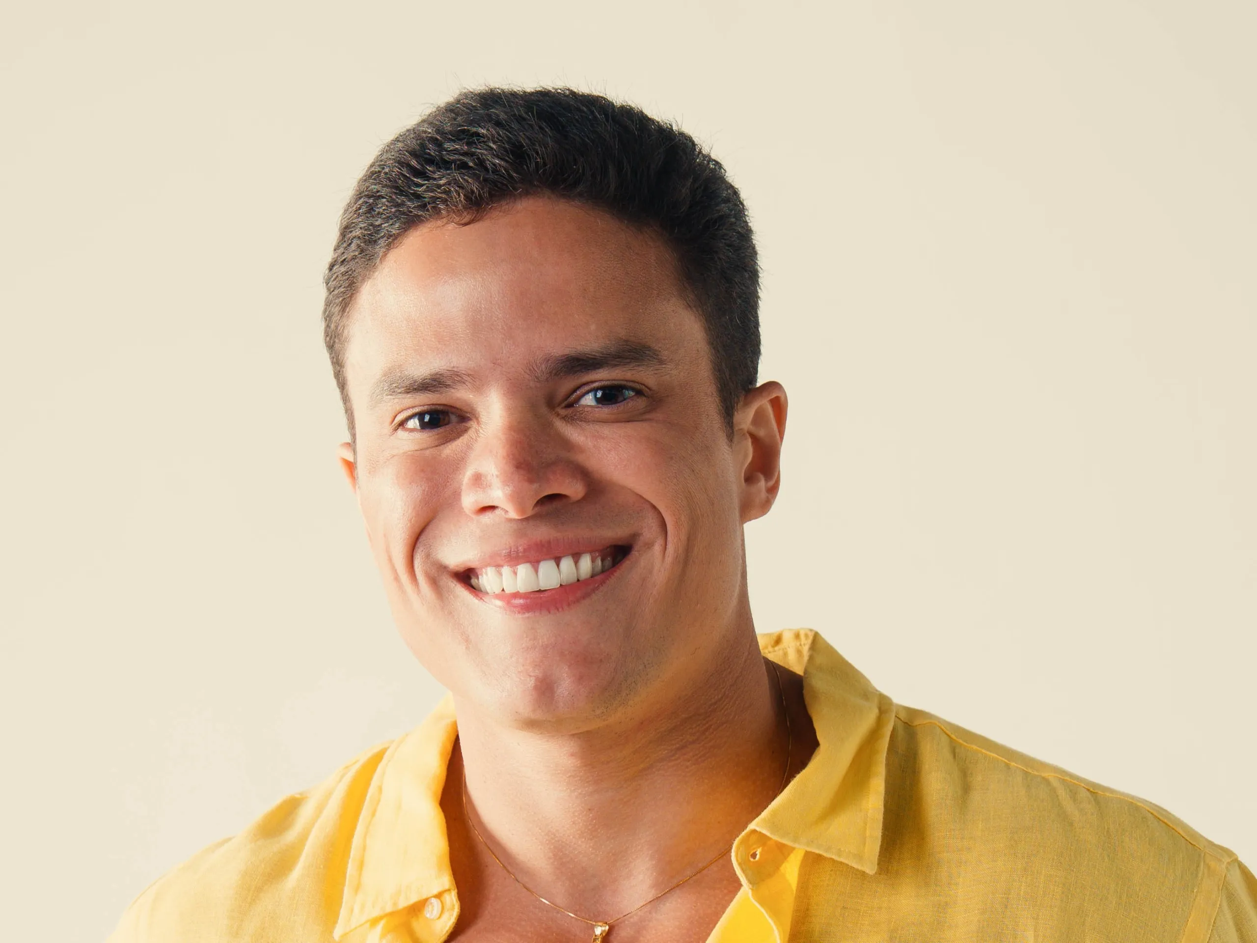 Marcos Lessa transforma tarde no Beach Park em roda de samba à beira-mar