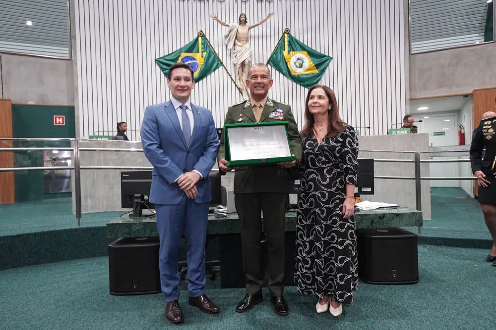 Alece homenageia Pedro Celso Coelho Montenegro com o Título de Cidadão Cearense