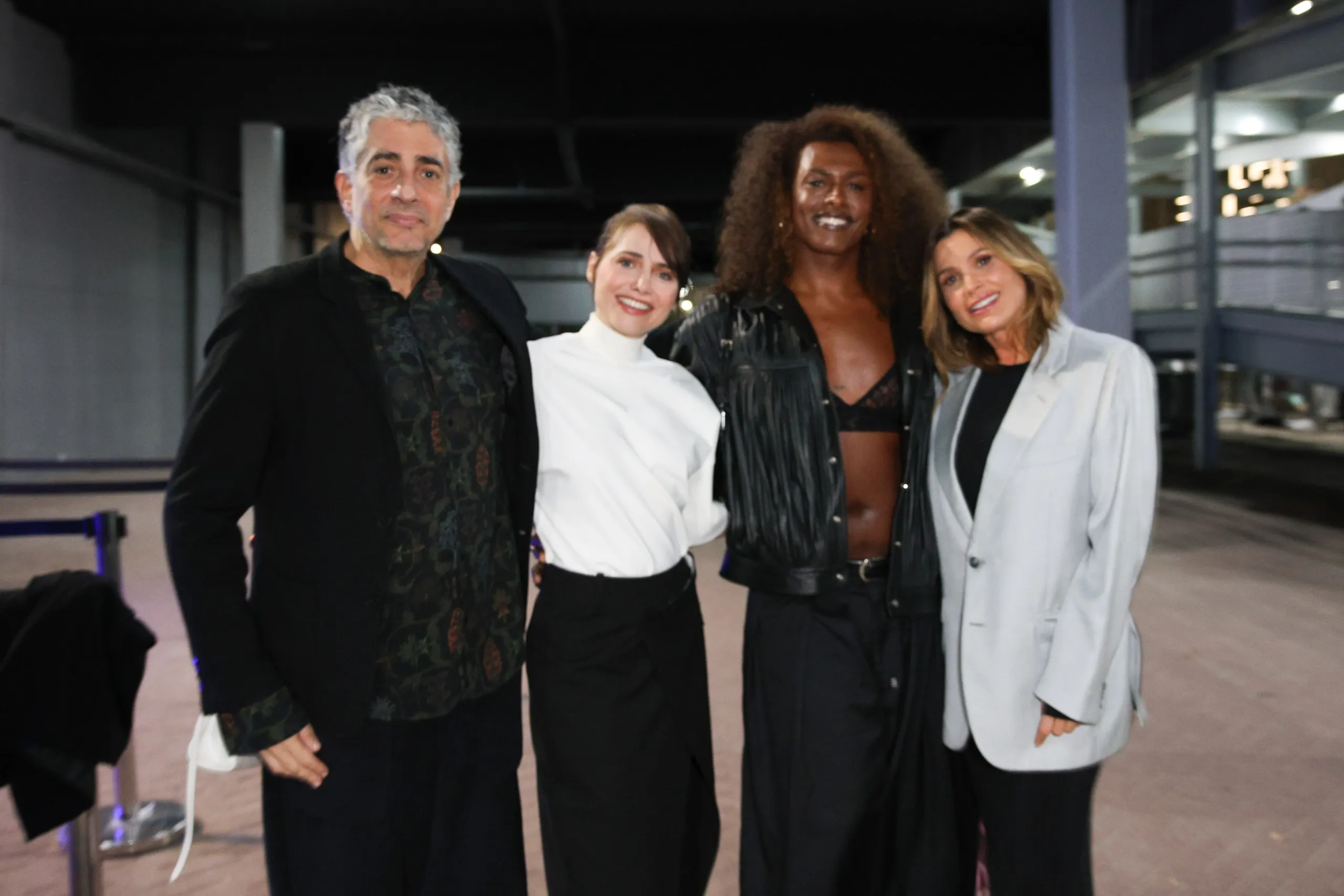 Rosalía estreia nova turnê no Brasil com participação de Marina Sena no palco e famosos na Farmasi Arena