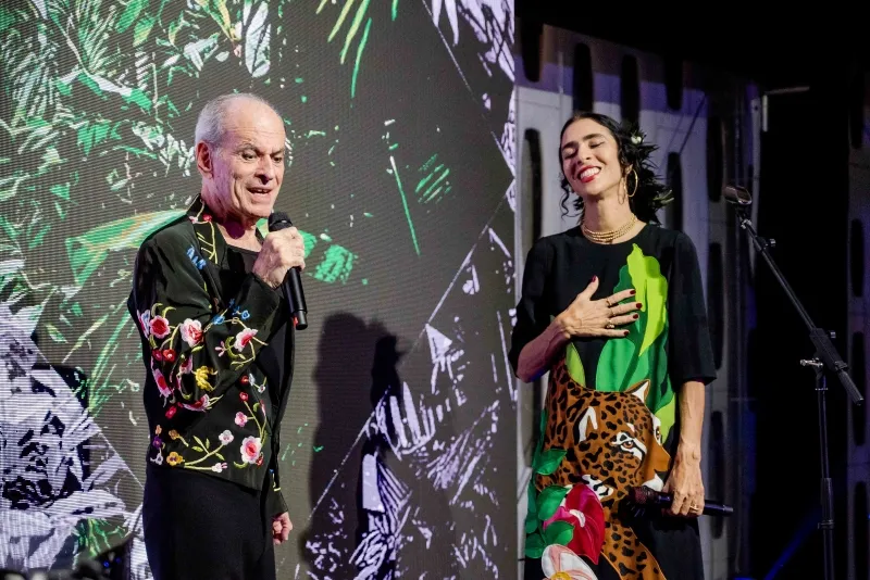 noite beneficente - Ney Matogrosso e Marisa Monte emocionam convidados em apresentação beneficente no Emiliano Rio