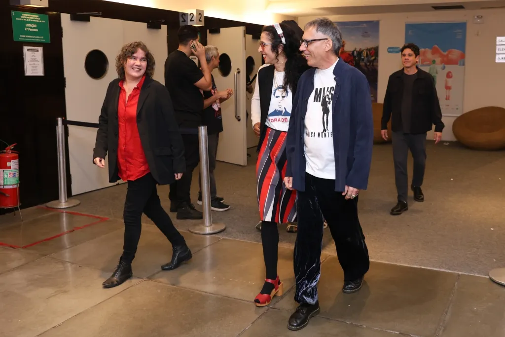 Os Tribalistas E A Diretora Dora Jobim Chegam À Pré 02