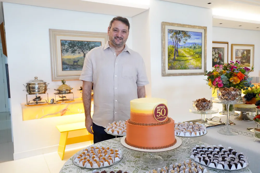 Aniversário de Patriolino Dias reúne amigos, empresários e nomes da política