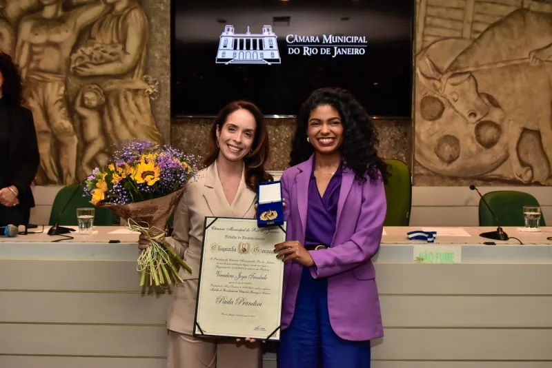 Paula Prandini recebe a Medalha Chiquinha Gonzaga em cerimônia marcada por homenagens e emoção no Rio de Janeiro