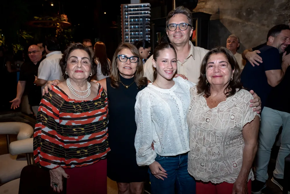 Regina, Lúcia, Luiza, Alexandre E Teresa Clemente