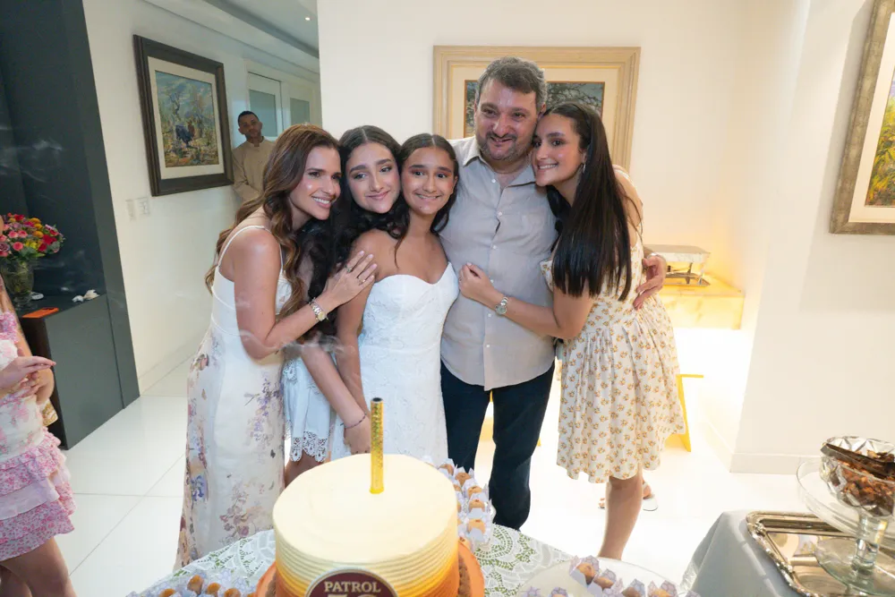 Renata, Sara, Lara, Patriolino E Lina Dias. (2)