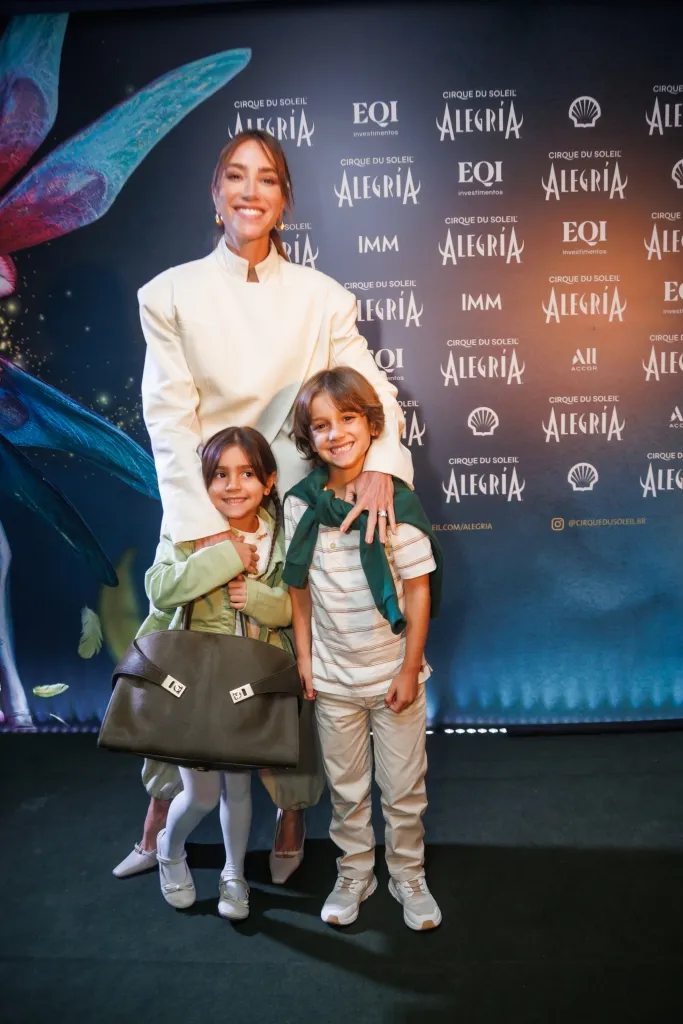 Romana Novais Com Os Filhos Ravi E Raika
