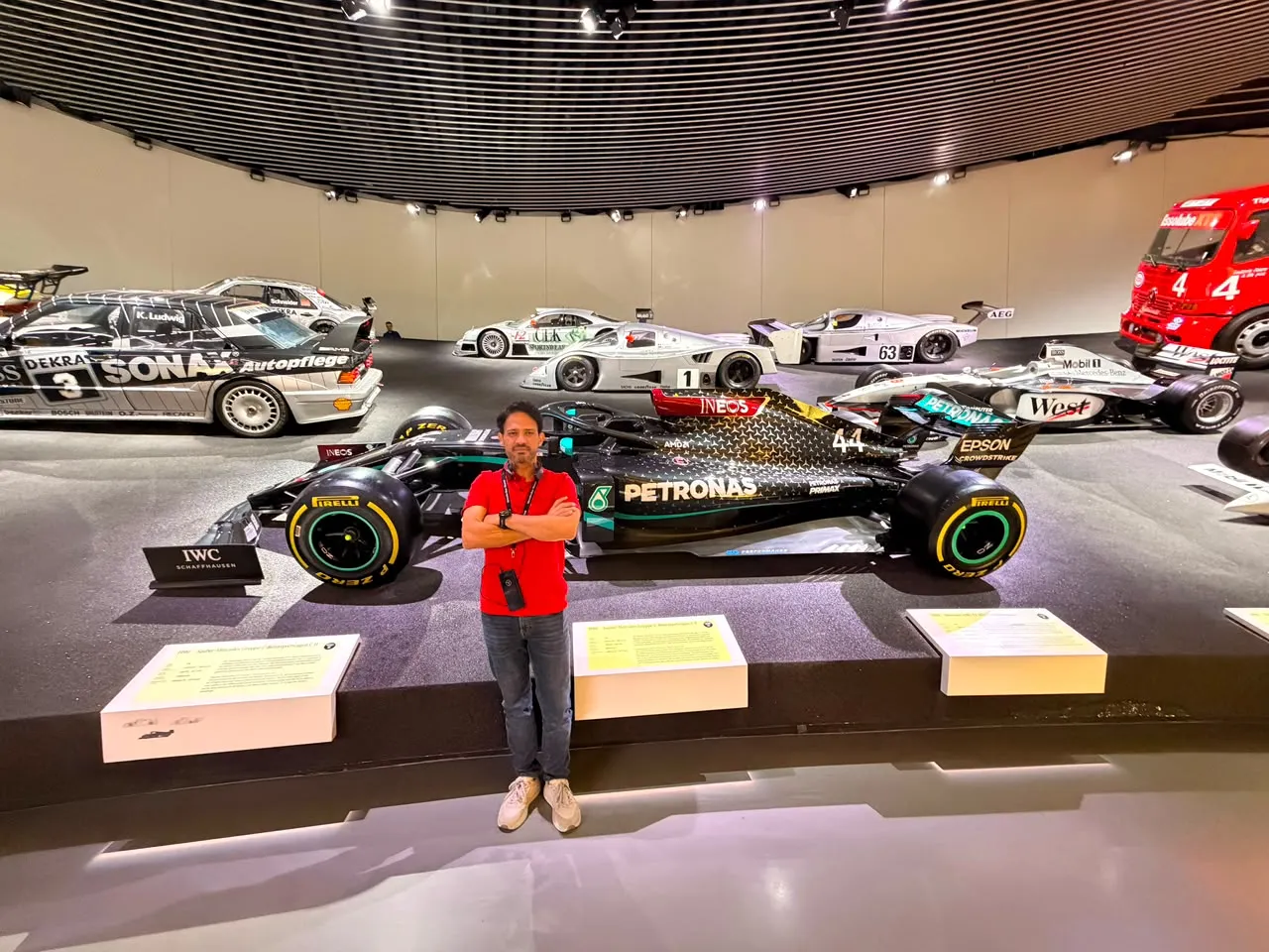 Silvio Montezuma celebra aniversário na Europa com roteiro dedicado à cultura automotiva